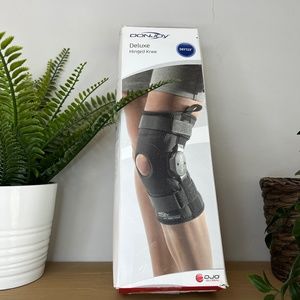 Donjoy Deluxe Hinged knee Size XS